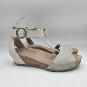 Earth Origins Sandals Womens 9 M Low Wedge Buckle Ankle Strappy Cream Leather
